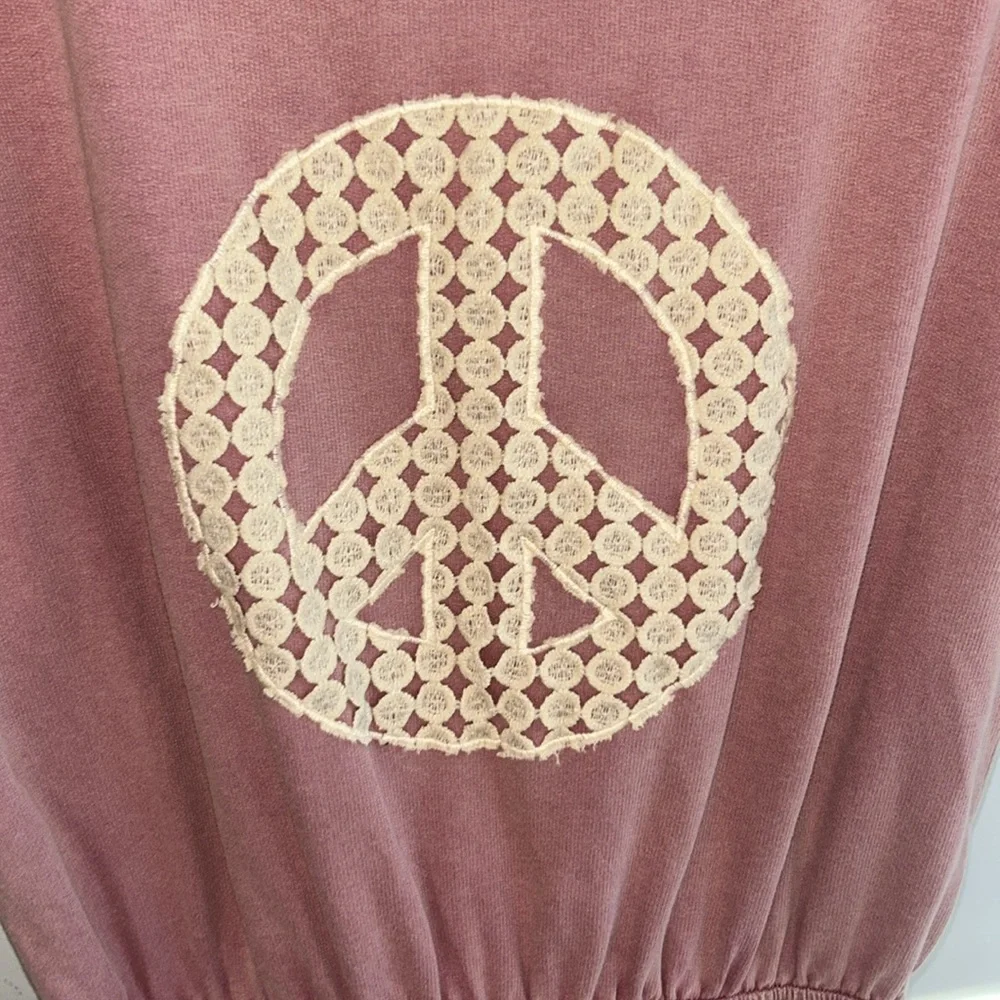 ⭐️NWT Umgee Jumpsuit with lace Peace Sign⭐️ - Picture 4 of 6